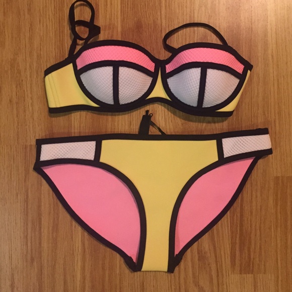 TRIANGL SWIMWEAR SET // SMALL