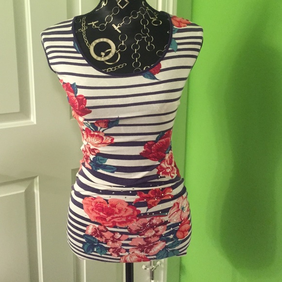 Flower pattern tee-shirt