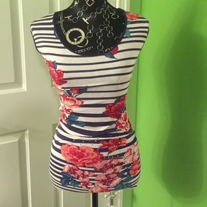 Flower pattern tee-shirt