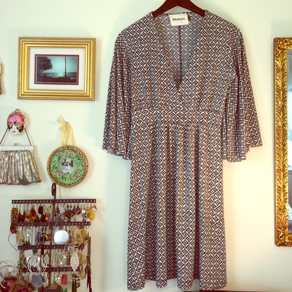 Veronicam Dresses & Skirts - Kimono Sleeve Dress Sz M Veronicam