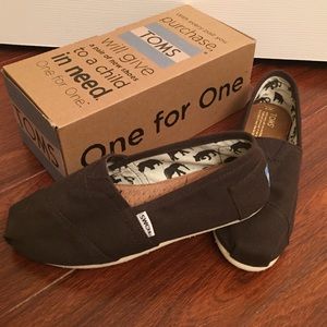 TOMS  Women's size 7 Chocolate canvas ✨NEW✨ unworn
