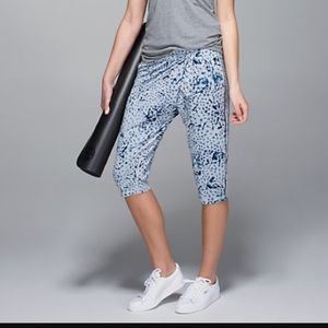 LuluLemon Retreat Yogi Crop