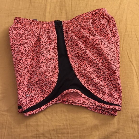 NIKE SHORTS - Picture 2 of 3