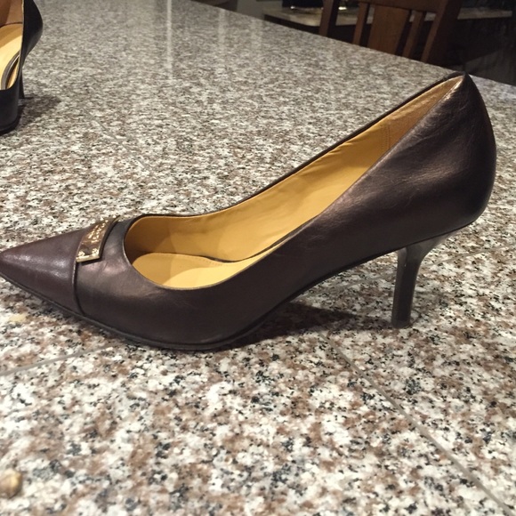 Coach Pumps - Picture 2 of 4