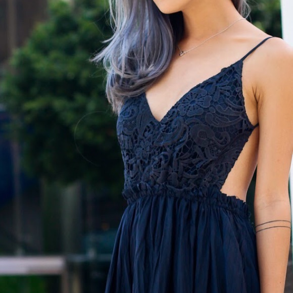 X "Moonset" Backless Lace Maxi Dress - Picture 4 of 4