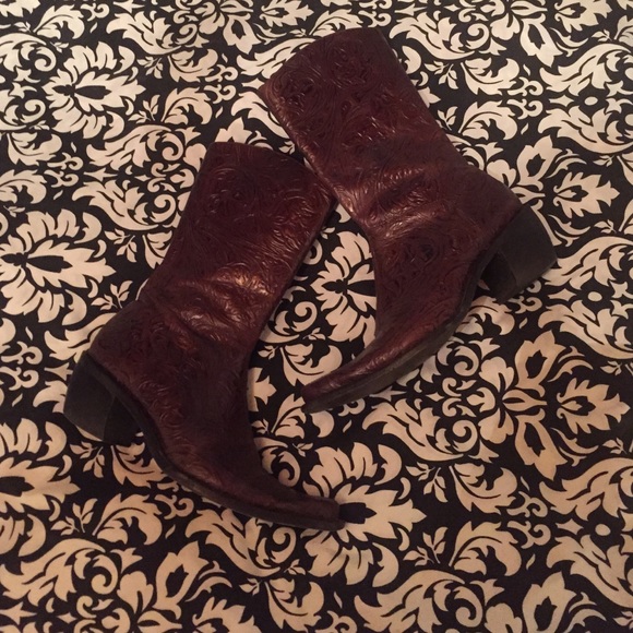 Gianni Bini cowboy boots!