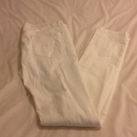White distressed jeans