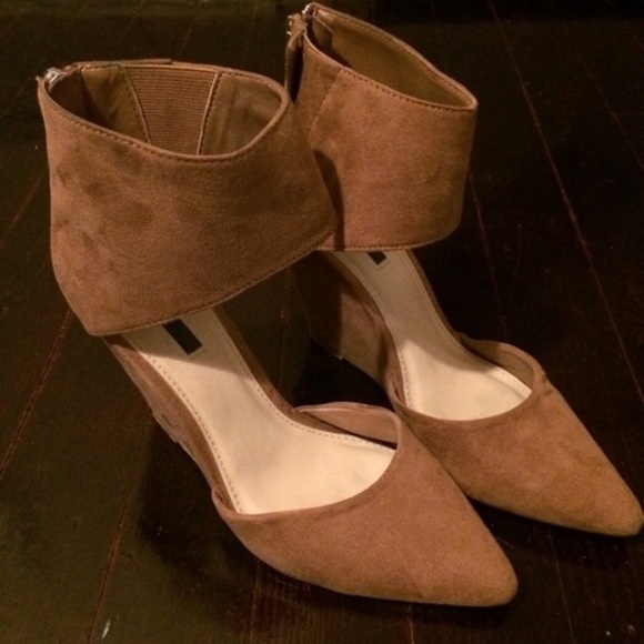Suede Pointy Wedges