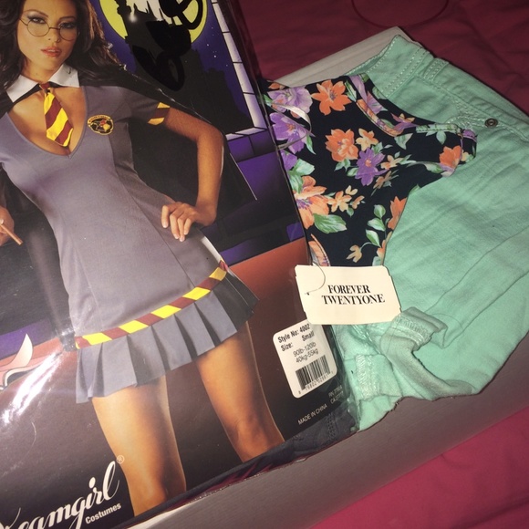 **Costume, Shorts & Top BUNDLE**