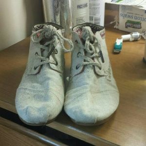 TOMS Size 6
