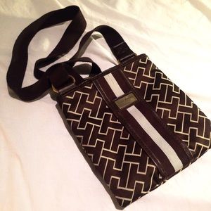 ✨ON SALE✨Tommy Hilfiger Brown Crossbody Bag