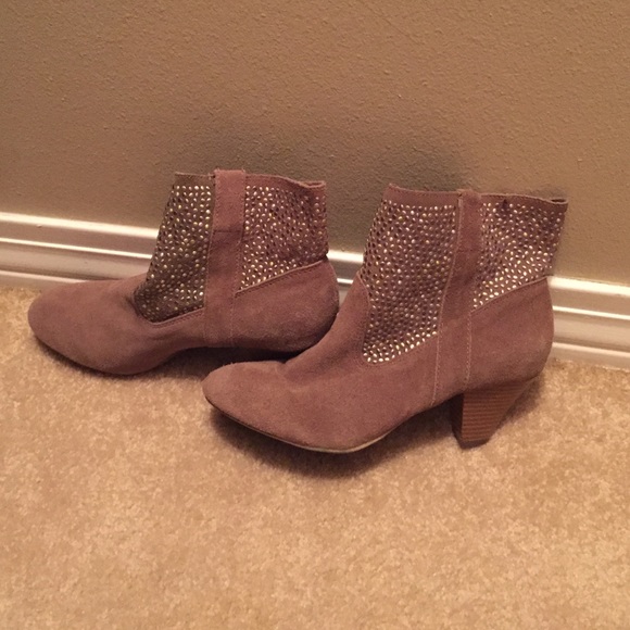 Low cut boots