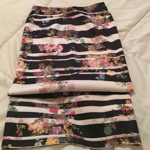 Fitted flowered Skirt