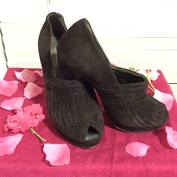 Suede high heeled pumps