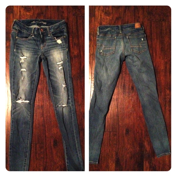 ✨Amercian eagle distressed jeans✨