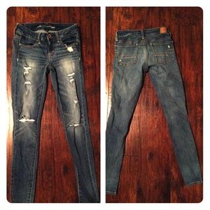 ✨Amercian eagle distressed jeans✨