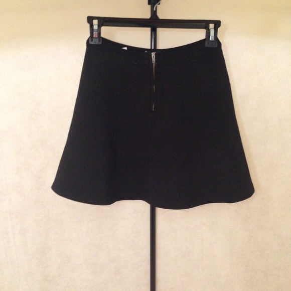Black zip back skater skirt - Picture 2 of 2