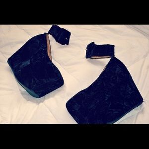 Jeffrey Campbell black velvet pointe 8.5