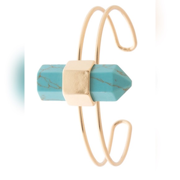 GORGEOUS WIRE-WRAPPED QUARTZ ACCENT CUFF - Picture 1 of 1