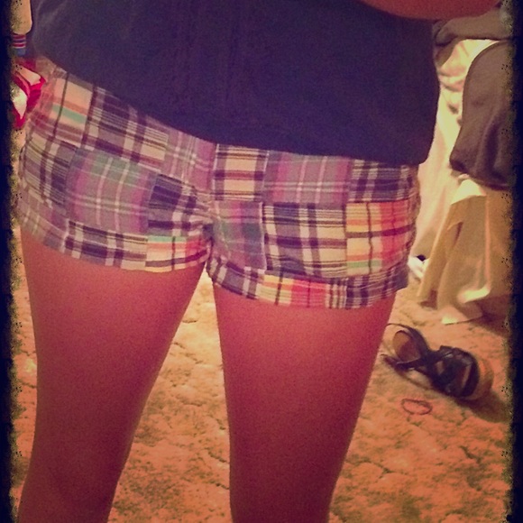 Plaid American eagle outfitters shorts. - Picture 1 of 3