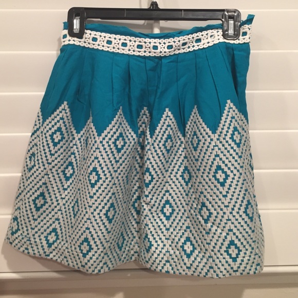 Turquoise with white pattern! Size Medium!