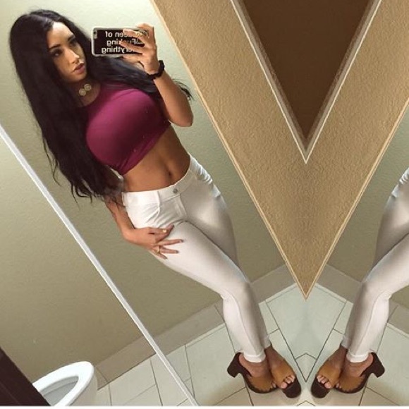 Pacsun Nollie magenta crop top