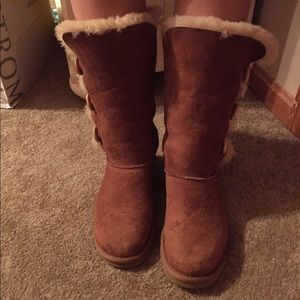 Ugg Bailey button triplet