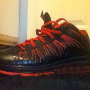 Lebron James 10 low lavared basically Ds no insole