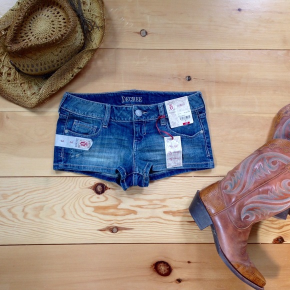 Super Cute Decree Jean Shorts