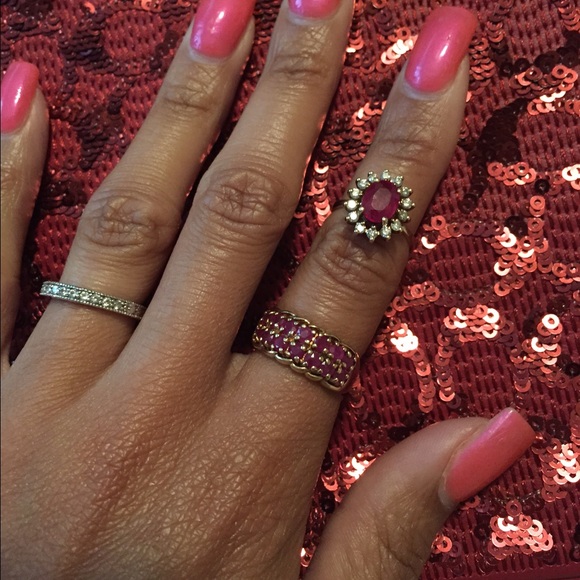 10kt solid gold ruby ring - Picture 2 of 4