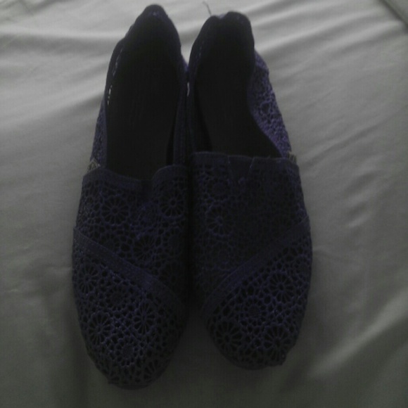 Toms lavender purple lace shoes