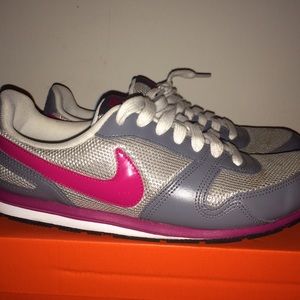 Nike In Season Trainer 2