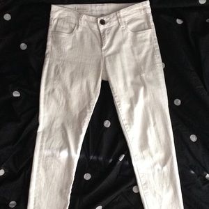 White skinny jeans