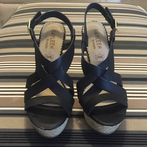 Boutique wedge shoe