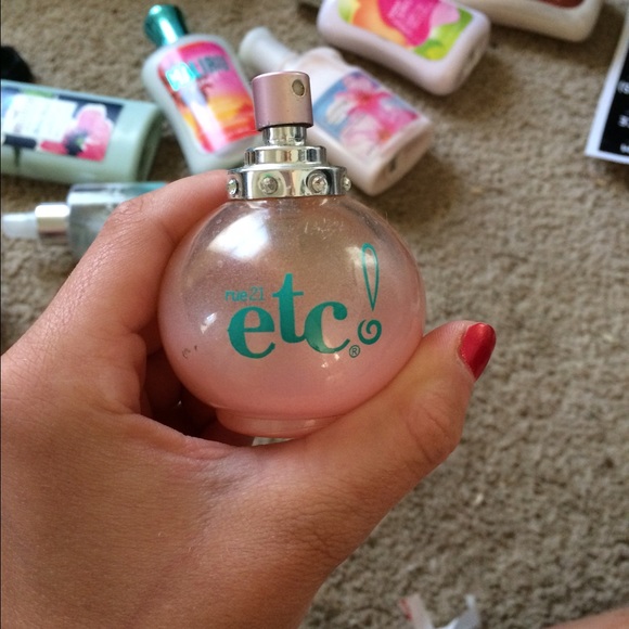 Rue 21 perfume