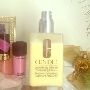 Clinique Dramatically Different Lotion +