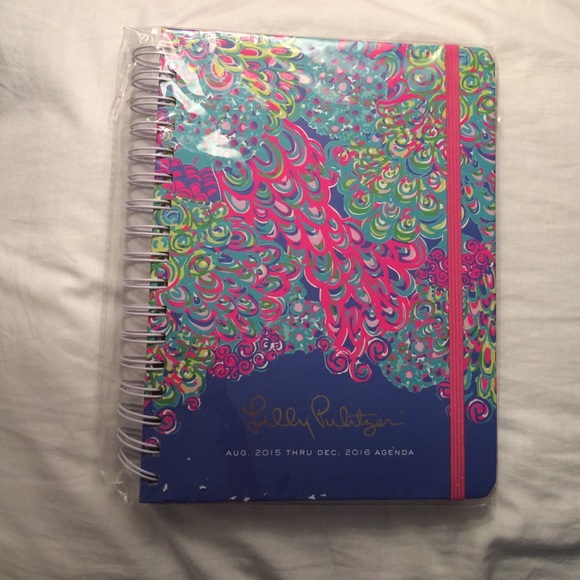 Lilly Pulitzer Accessories - NEW Lilly Pulitzer Agenda 2015-2016