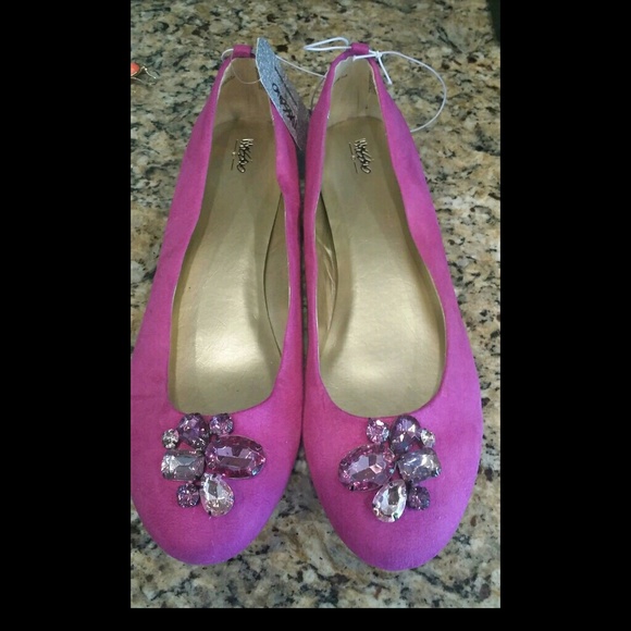 NWT Size 9.5 Mossimo Fuschia flats