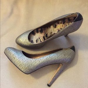 Sam Edelman gold and black platform pumps