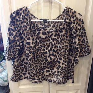 Loose fitting Cheetah print crop top