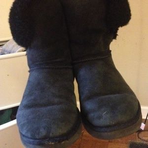 Black button down ugg boots