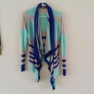 Very pretty sweater/cardigan