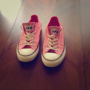 Pink converse!🎀