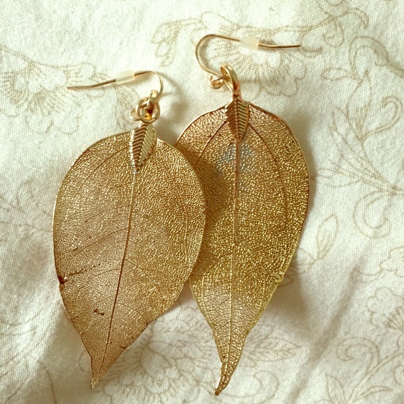 Dangly leaf earrings