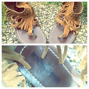 👽✨Minnetonka Fringe Sandals✨👽