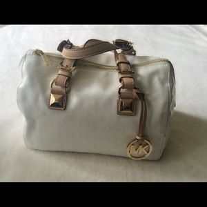 SALE!!!!! 🎉🎉  MK White Grayson Handbag 🎉