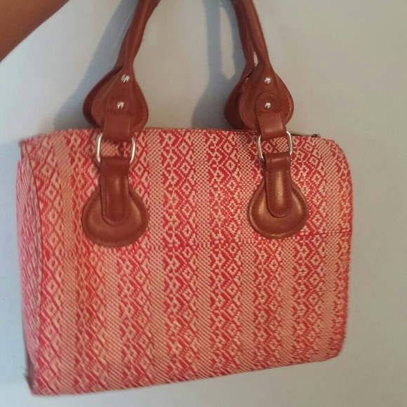 SOLD***Francesca's collections Aztec print purse