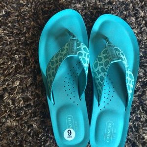 coach flip flops