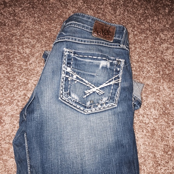 Buckle capris