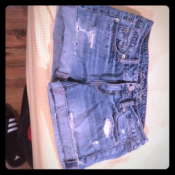Perfect summer denim distressed jean shorts size 0